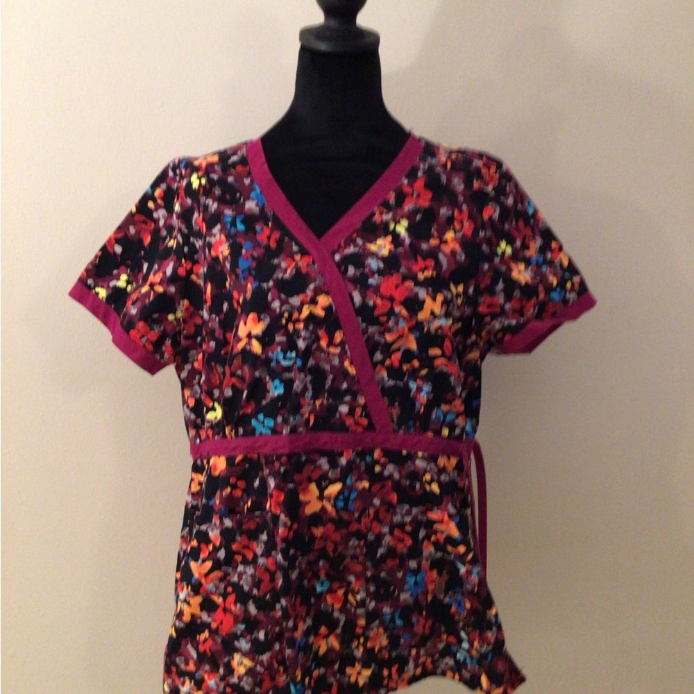 KOI UNIFORM SCRUBS Colorful Floral V-Neck Top size LARGE